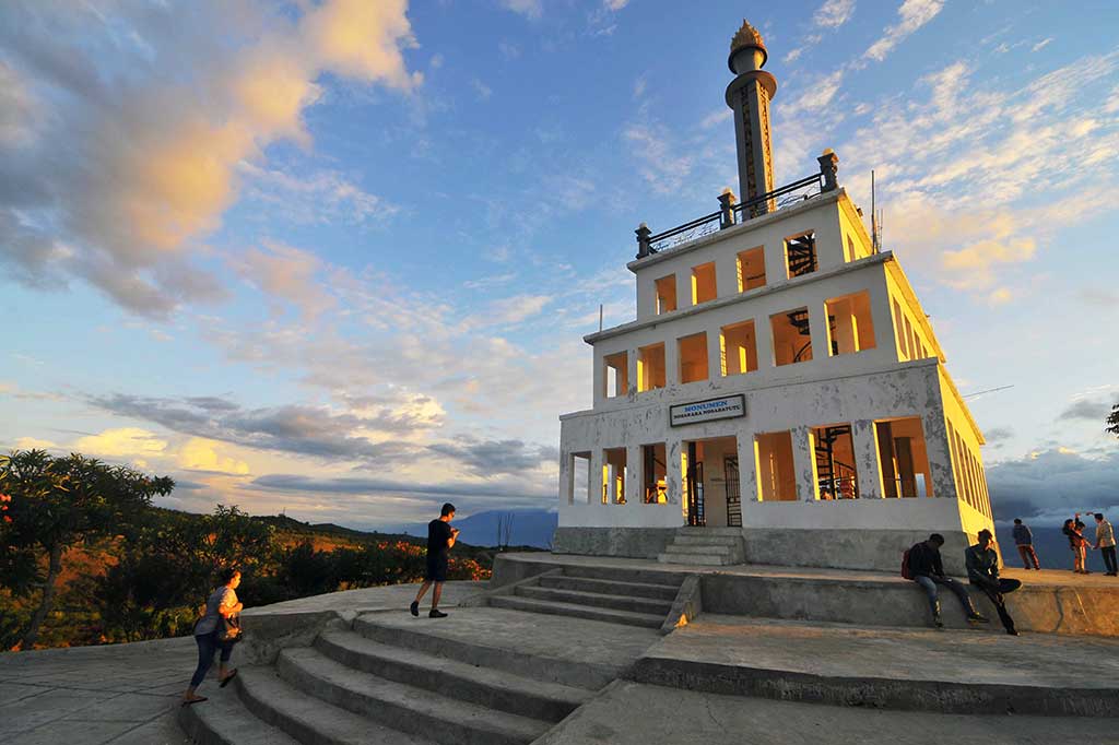 Tugu_Perdamaian_Palu
